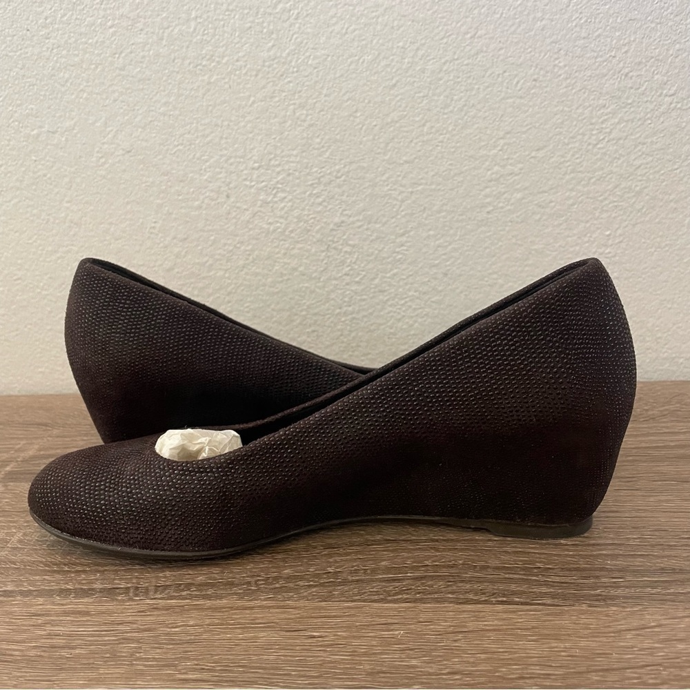 Stuart Weitzman Brown Sojourn Goosebump Wedge Pumps, Size 6.5N - Picture 3 of 9